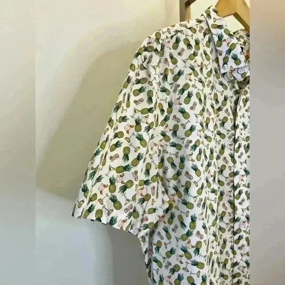 Club Room Men's 2XL Pineapple + Cocktails Print Short Sleeve Button-Up Shirt - Picture 5 of 9